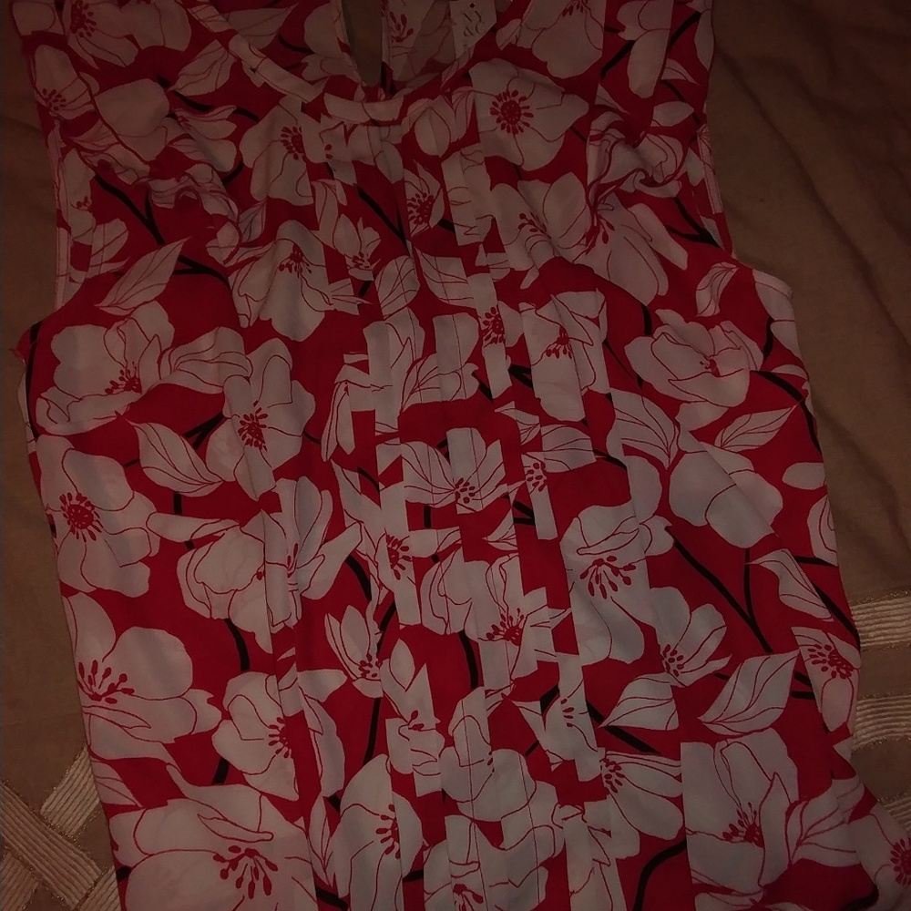 Red flowered blouse - Picture 3 of 3